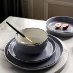 ⁦هوم سيكريت طقم عشاء بورسلين تركي لون موف كنار بلاتين - 28 قطعة⁩ - الصورة ⁦2⁩