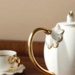 ⁦طقم سفره بورسلين مموج تايلاندي أبيض كنار ذهبي 64 قطعة⁩ - الصورة ⁦5⁩